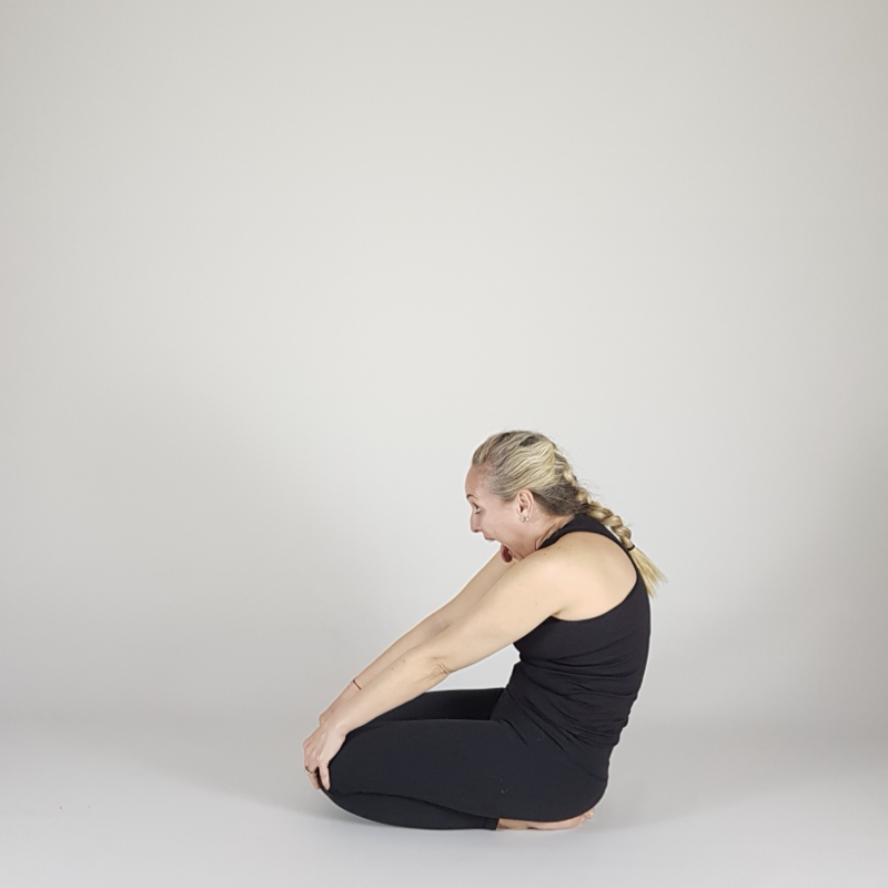 Seated Kneeling Rounding